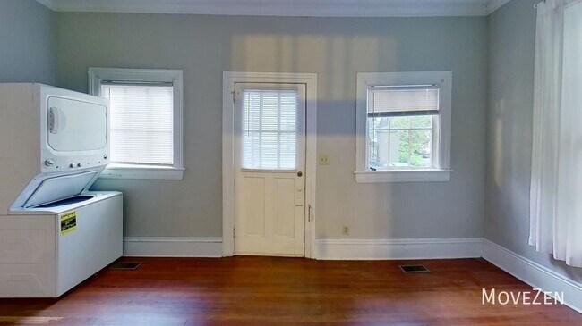 Building Photo - 604 N Blount St