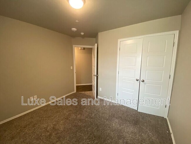 Building Photo - 749 SW 14th St