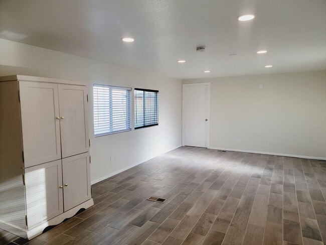 Building Photo - Charming 3 bedroom, 2 bath mobile home in ...