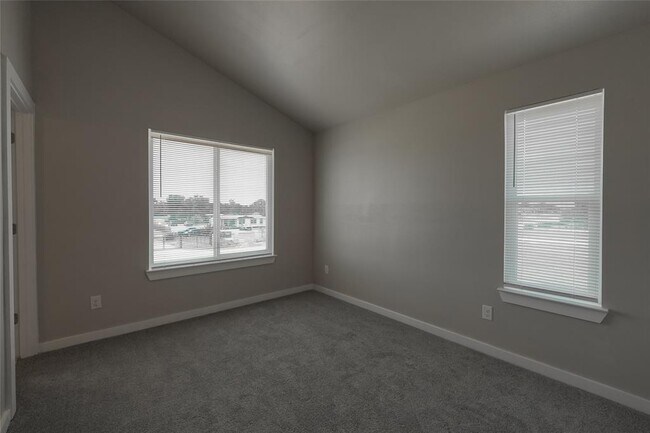 Building Photo - 108 Sandy Oaks Loop