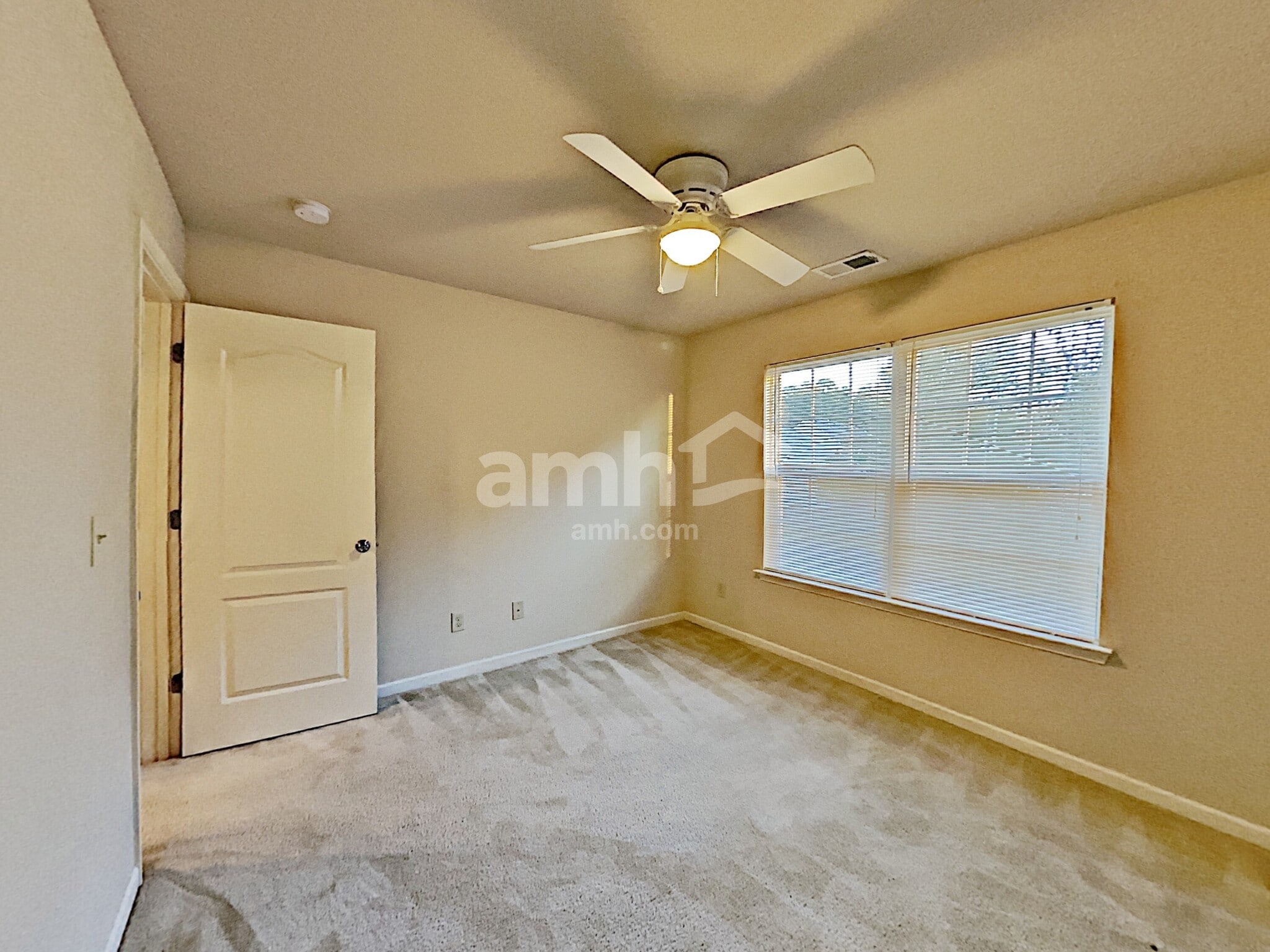 Building Photo - 3840 Aspen Springs
