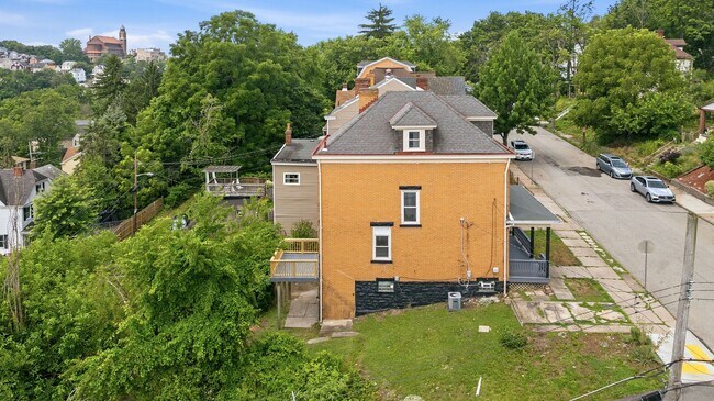 Building Photo - 256 E Meyers St