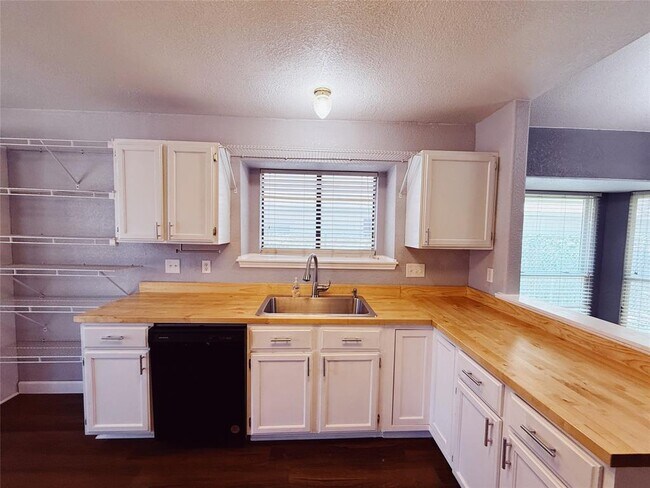 Building Photo - 12314 Thompkins Dr