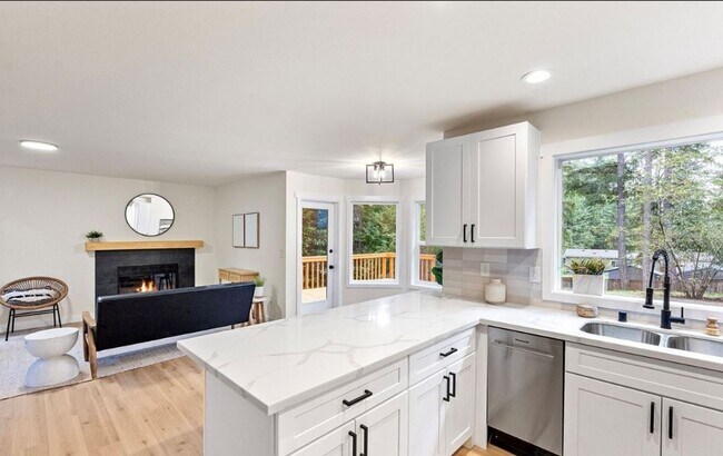 Building Photo - Fully Remodeled Gated Community Lake Home in Gig Harbor!