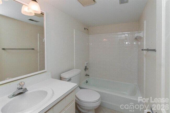 Building Photo - 2630 Fernbank Dr