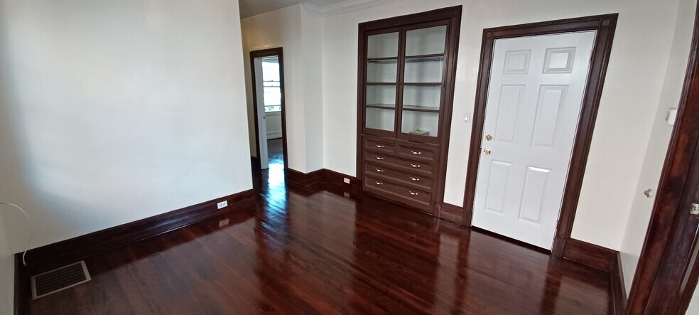 Building Photo - 262 Bond St