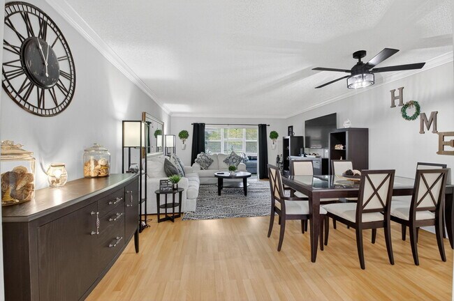 Building Photo - 6525 S Oriole Blvd