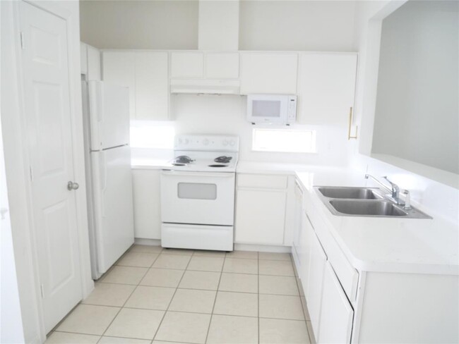 Building Photo - 6289 Wilcrest Dr
