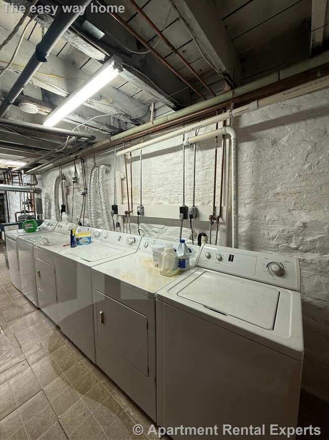 Building Photo - 235 A Highland Ave