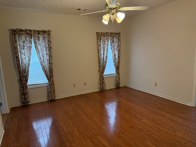 Building Photo - West Lane