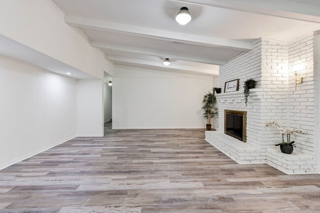 Building Photo - 1703 N Roberson St