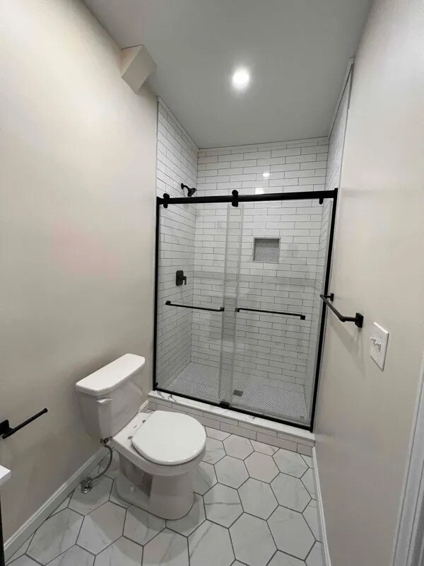 Building Photo - 521 Avery St