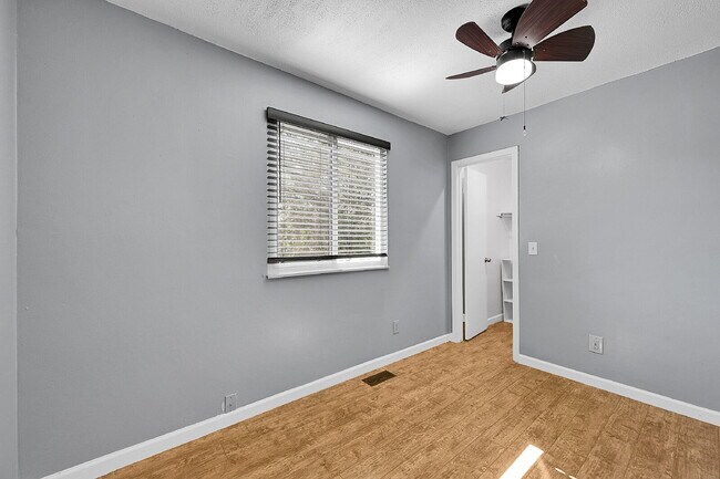 Building Photo - $1,945.00, 4-bed, 2-bath located in Colora...