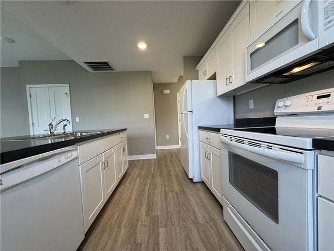 Building Photo - 29 Grn Spg Ln