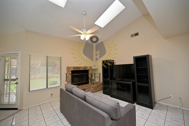 Building Photo - 6447 N Vagedes Ave