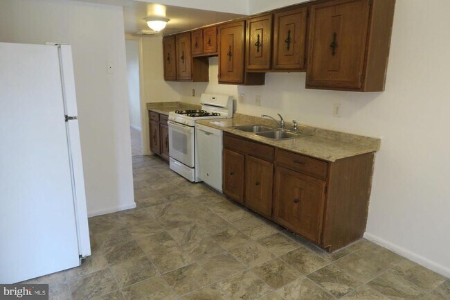 Building Photo - 3514 Cranmer Mews