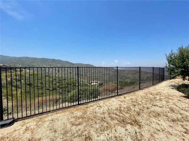 Building Photo - 29150 Edgewood Dr