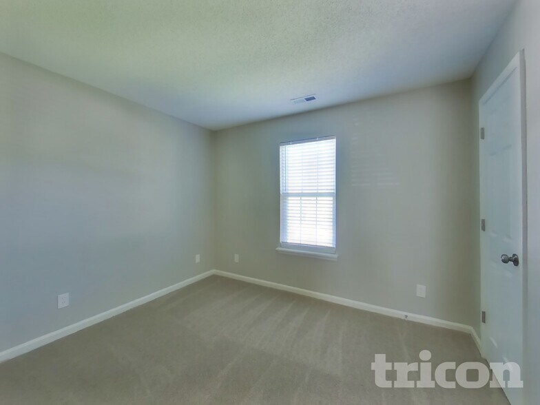 Building Photo - 5017 Gibbons Link Rd