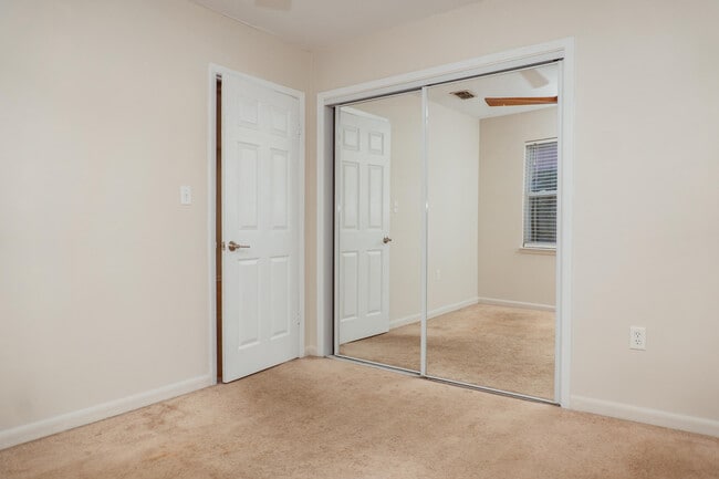 Building Photo - 410 Tanglewood Dr