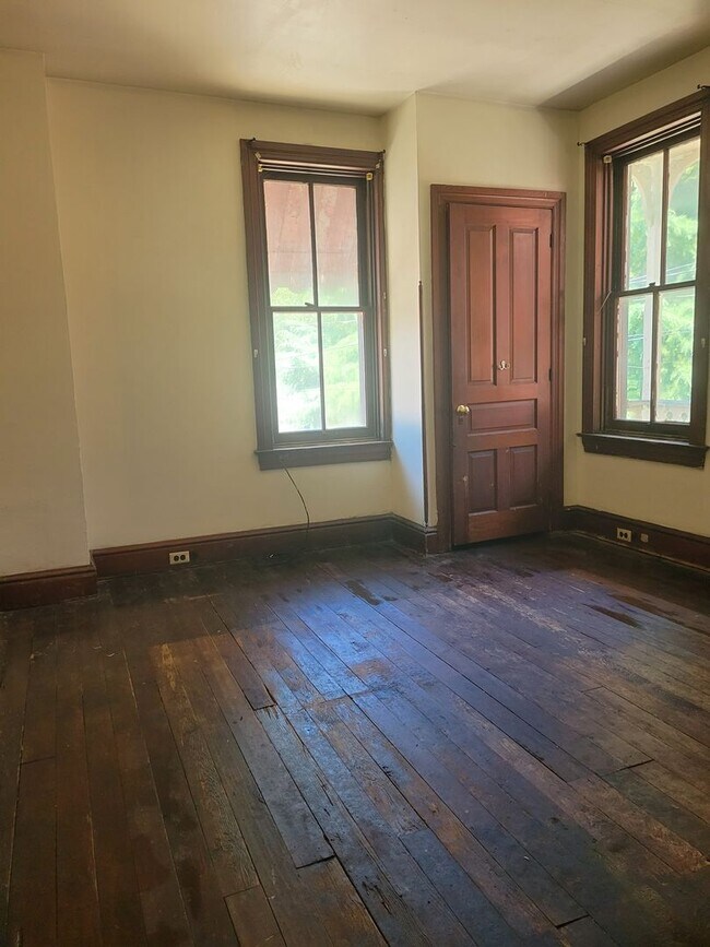 Building Photo - 28 S Hartley St