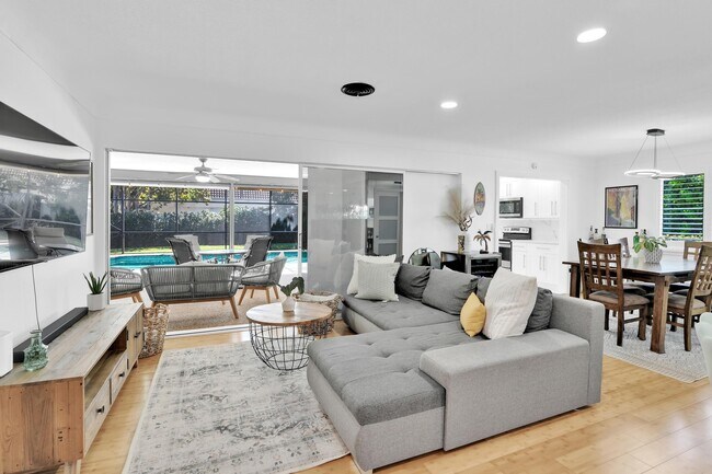 Building Photo - 798 E Boca Raton Rd