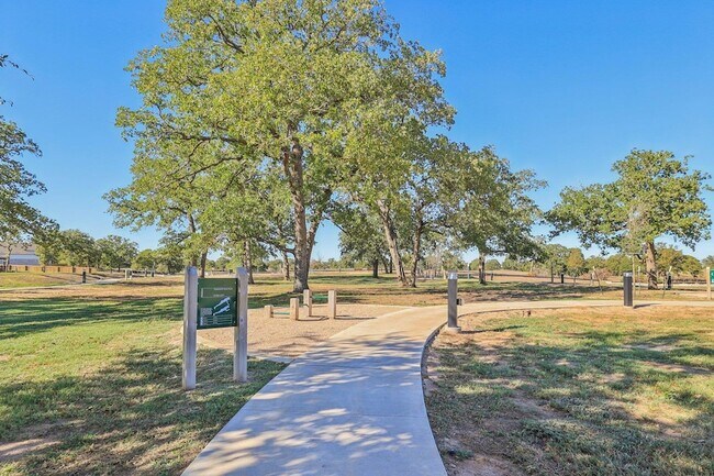 Building Photo - 133 Plumbago Loop
