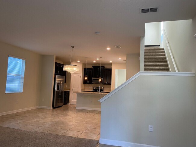 Building Photo - Spacious 4-Bedroom Home in Prime Winter Ga...