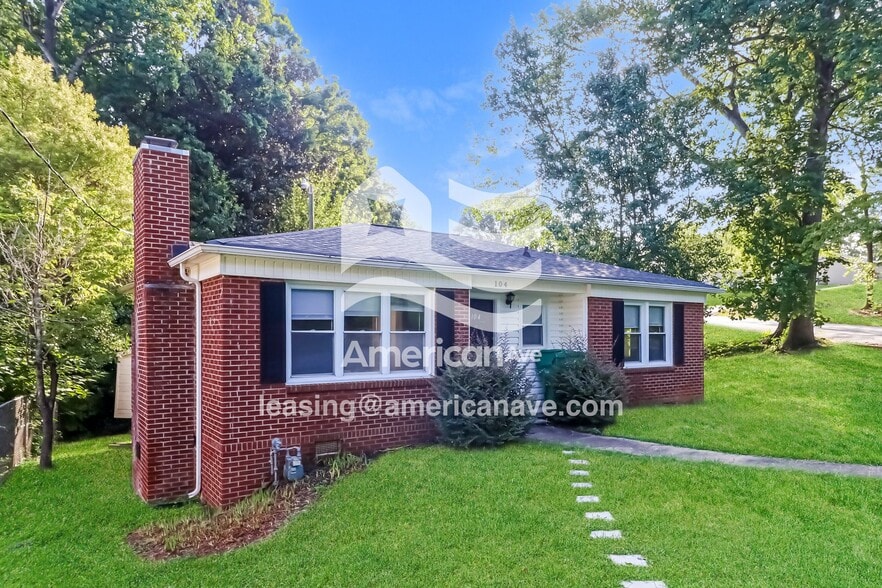 Building Photo - 104 Forest Ln Dr