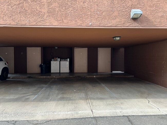 Building Photo - 2699 E Silk Oak Dr