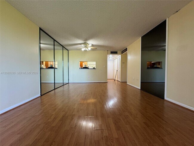 Building Photo - 10855 SW 112th Ave