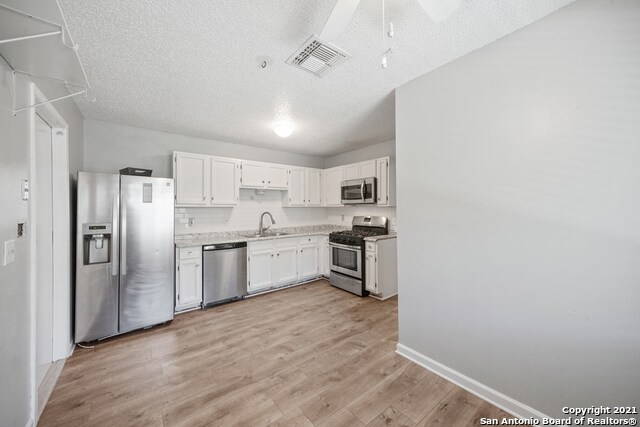 Building Photo - 8032 Laurel Bend