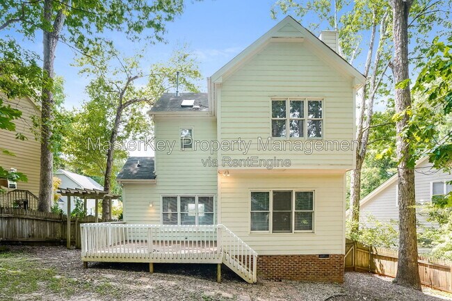 Building Photo - 1600 Nesfield Pl