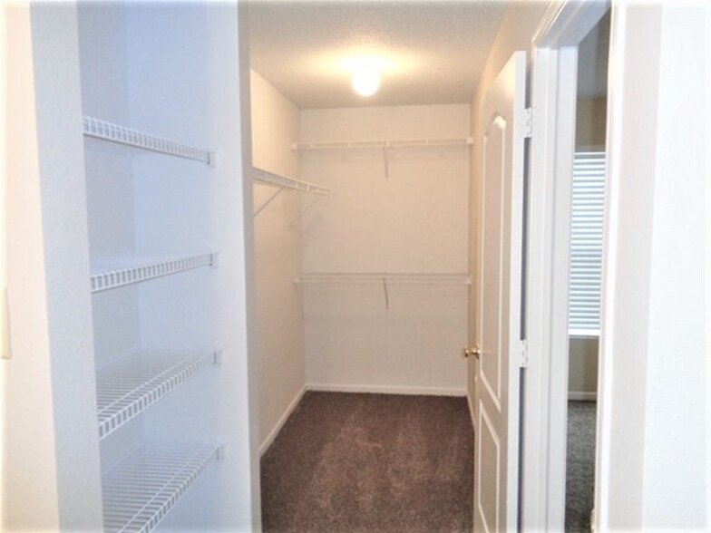 Building Photo - 745 Red Leaf Ln