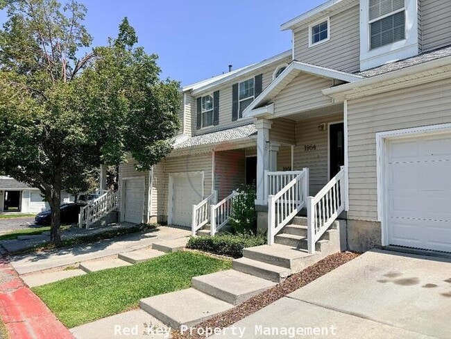Building Photo - 40 W Townhome