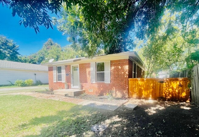 Building Photo - 106 E Jefferson Ave