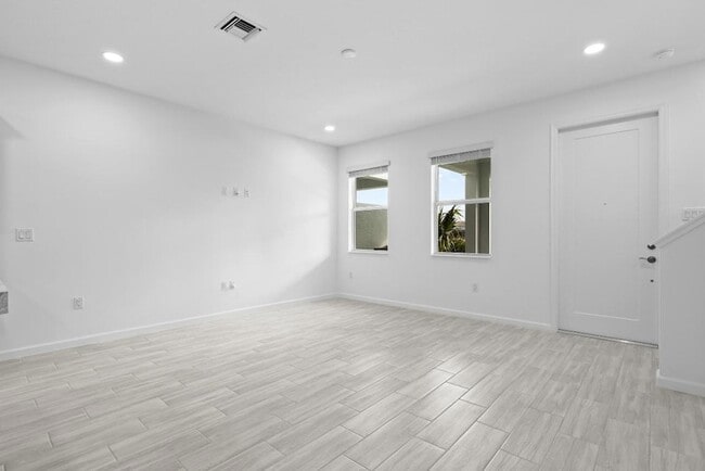 Building Photo - 4616 Longwood Lk Sq