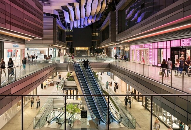 Building Photo - 1010 Brickell Ave