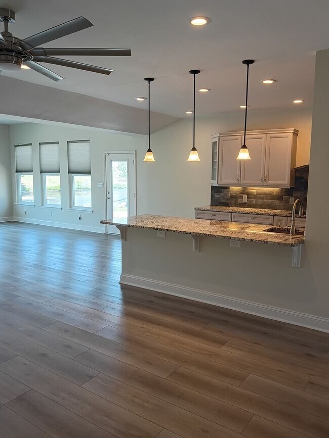 Building Photo - BRIDGEPORT