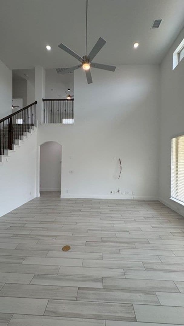 Building Photo - 2 Story Luxury 5 Bedroom Home !!