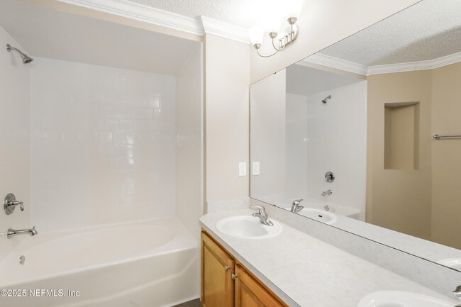 Building Photo - 1368 Summerbrook Dr