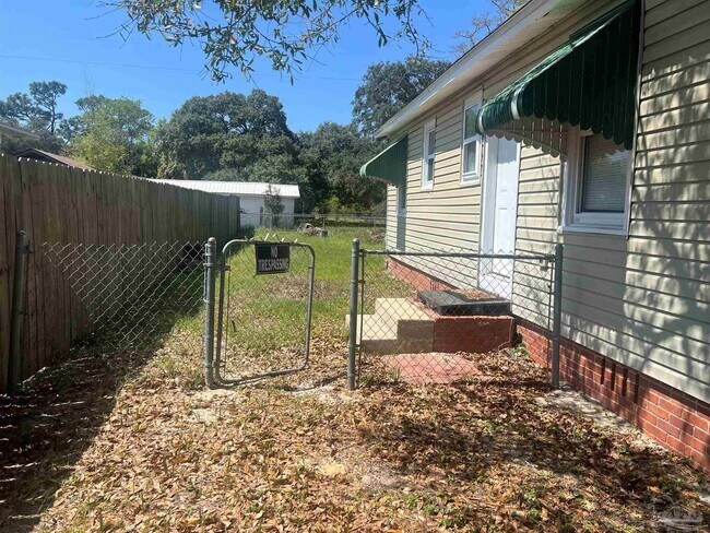 Building Photo - 103 NW Kalash Rd