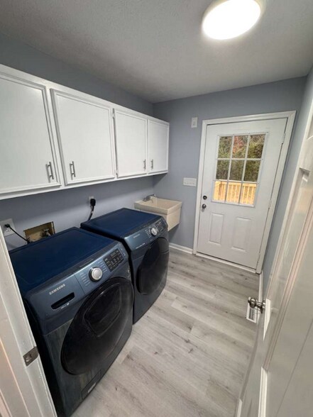 Building Photo - 3061 Sweetpine Ln