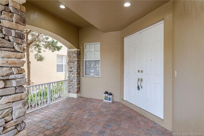 Building Photo - 979 NW Leonardo Cir
