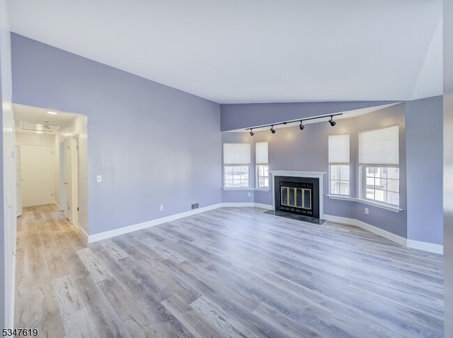 Building Photo - 7 Dunbar Ct