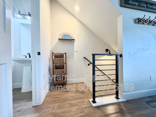 Building Photo - 1027 Wasatch Spring Rd