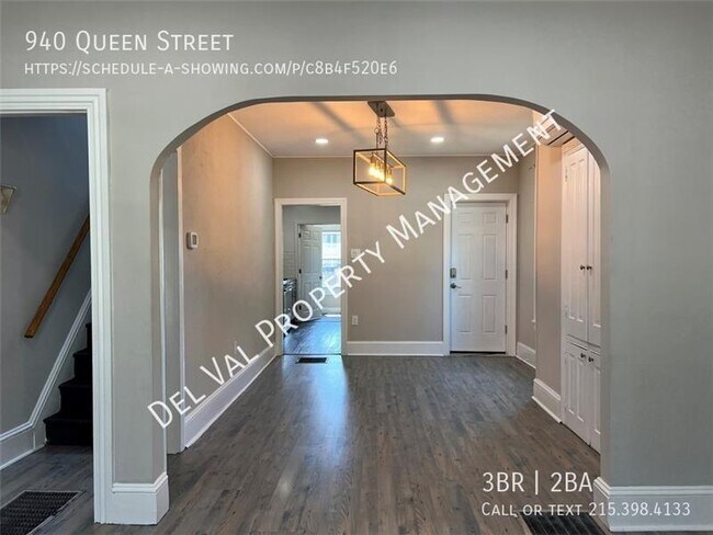 Building Photo - 940 Queen St