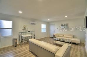 Building Photo - 2405 Roslyn Ln