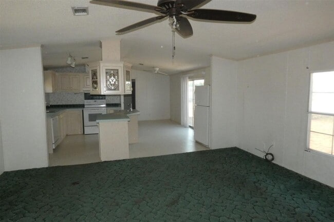 Building Photo - 3 bedroom, 2 bath