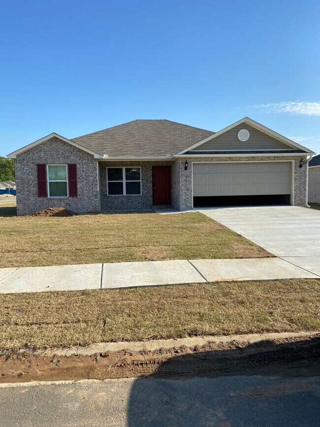 Building Photo - Pre-Leasing Now! Modern Three Bedroom | Two Bath Home in Conrad Court