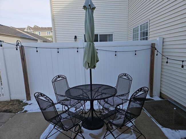 Building Photo - 0N312 Dooley Dr